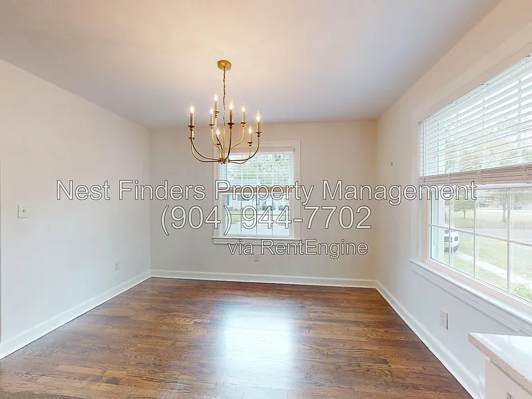 2215 Larchmont Rd — Photo 4