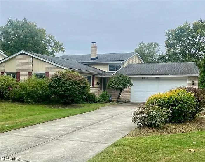 32820 W Nimrod St — Photo 1