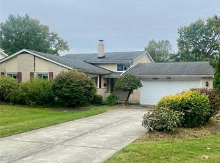 32820 W Nimrod St, Solon, OH 44139