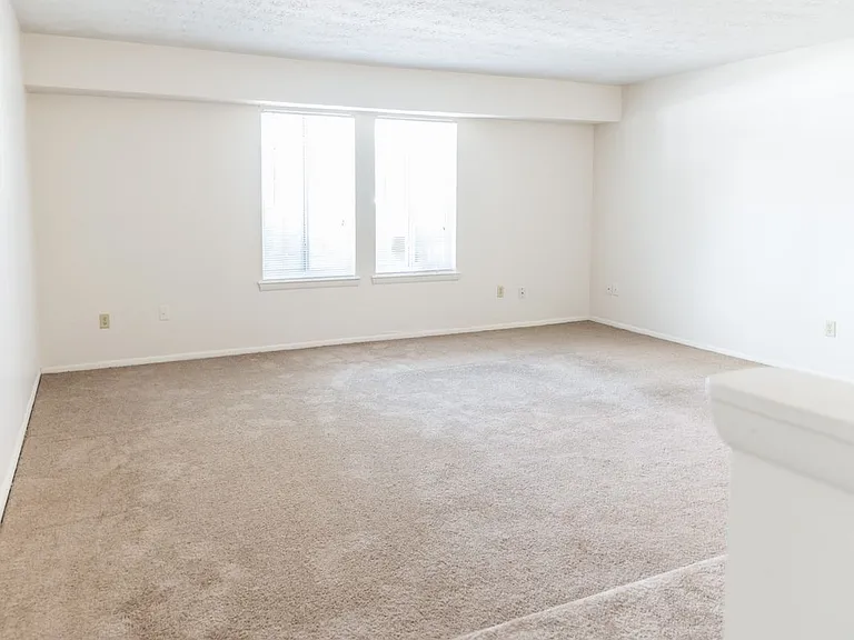Windsor Gardens Apartments — Photo 15