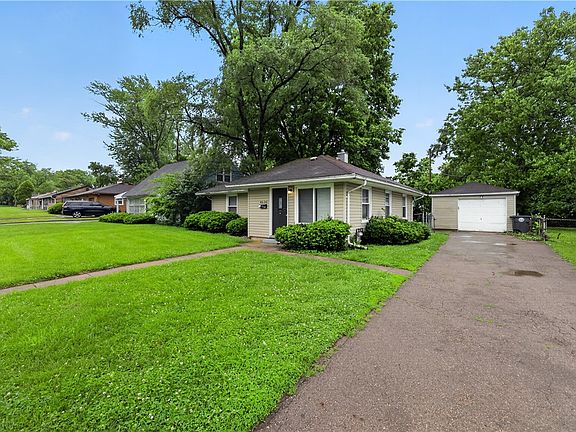 4th image of 4636 W Hillcrest Ave