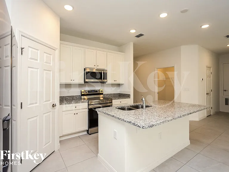 336 Corbel Ln — Photo 7