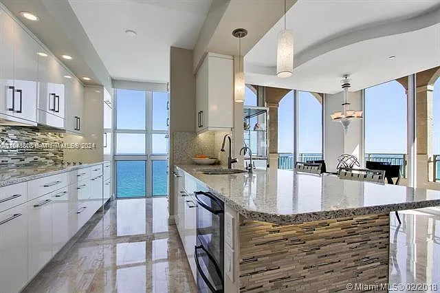 3 bed, 1450 sqft, $6,600 — Photo 3