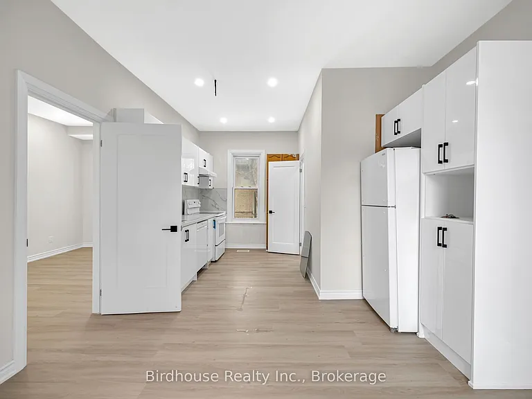 108 Lindsay St S #C — Photo 14