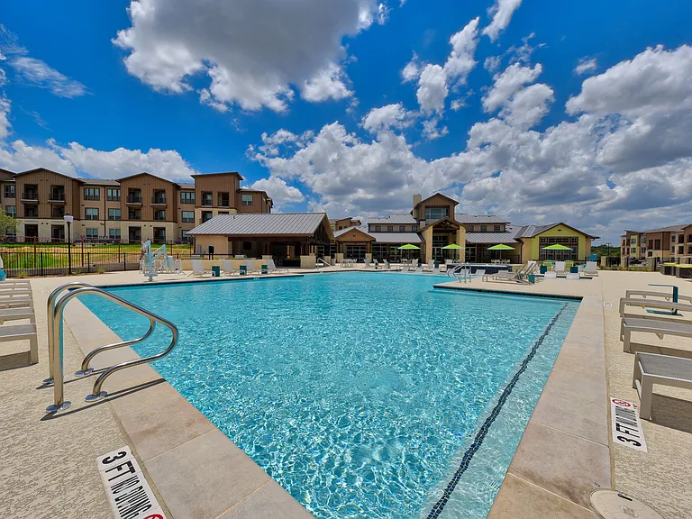 Estraya Westover Hills Apartments — Photo 2