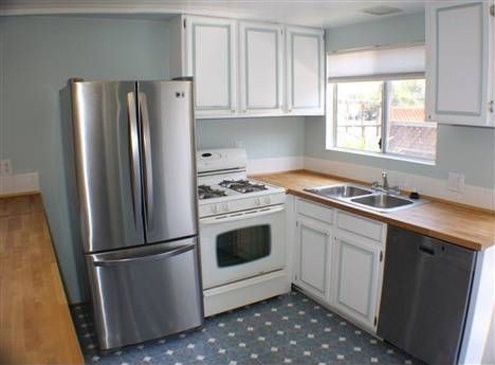 2nd image of 104 Young St