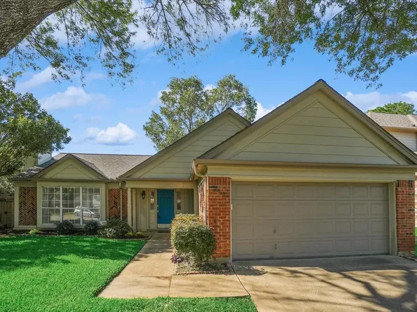 521 Chasewood Dr, Grapevine, TX 76051