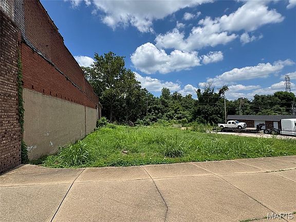 2nd image of 110 W Main St