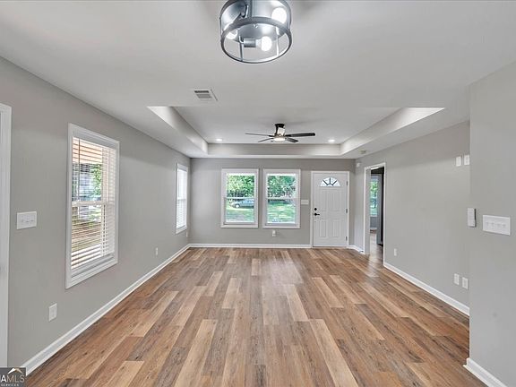 4th image of 601 E Church St