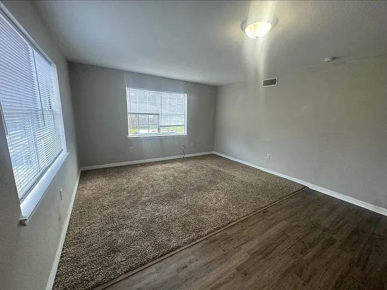 330 Porter Ave #C — Photo 2
