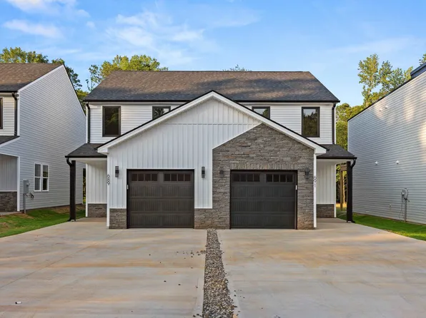 669/671 Neighborhood Rd, Wellford, SC 29385