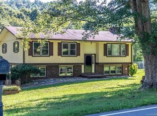 74 Warlick Rd, Mills River, NC 28759