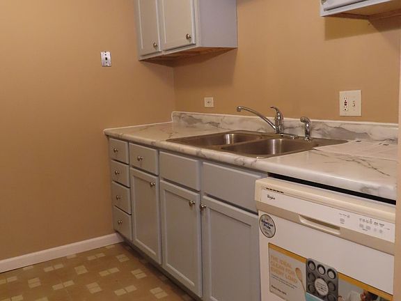 3rd image of 226 Shorewood Dr APT Gc