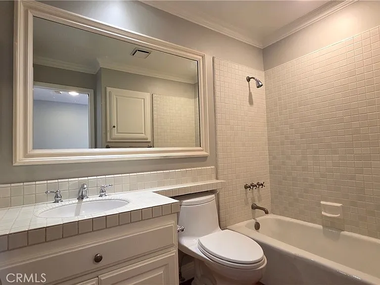 8 Miranda — Photo 20