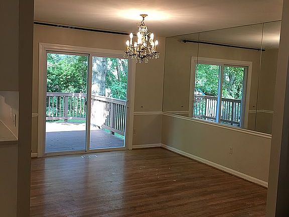 3rd image of 1017 Dalebrook Dr