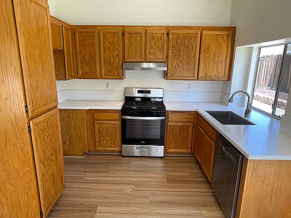 5th image of 14844 Spinnaker Ln