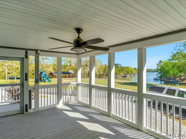 289 Deer Dr, Bracey, VA 23919