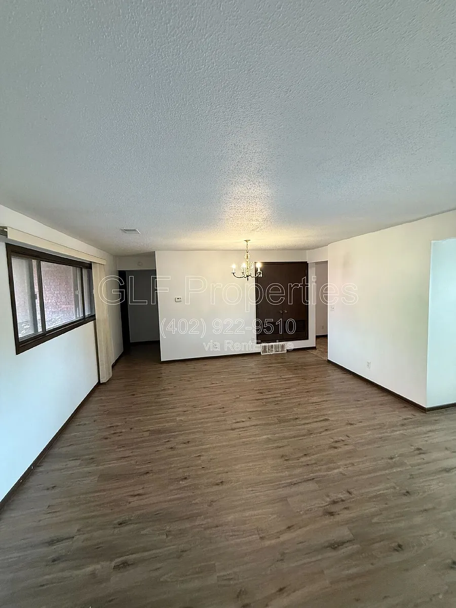 Building Photo - 1413 2nd Ave #2