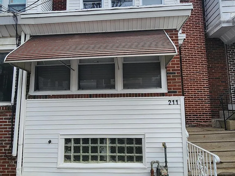 211 Wright Ave — Photo 2