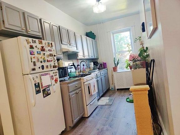 2nd image of 3276 38th St #2