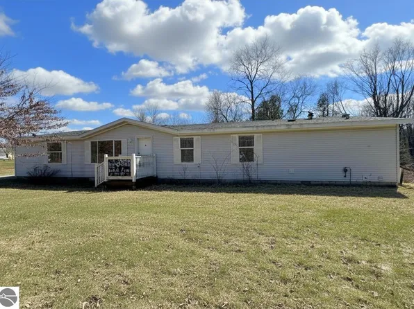 10389 S Grant Ave, Clare, MI 48617