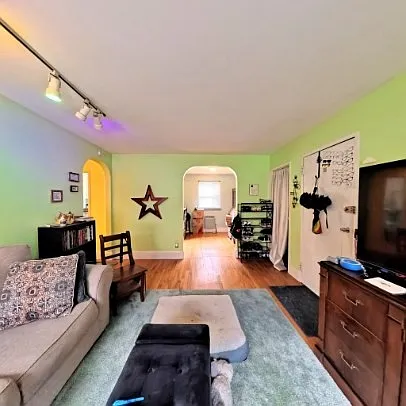 3 bed, 1.0 bath, 898 sqft, $3,000 — Photo 3