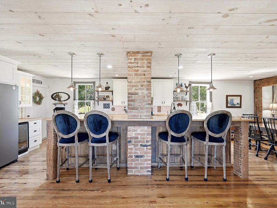 37th image of 625 Riverbend Rd