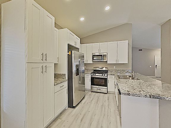 5th image of 7821 Seychelles Ct