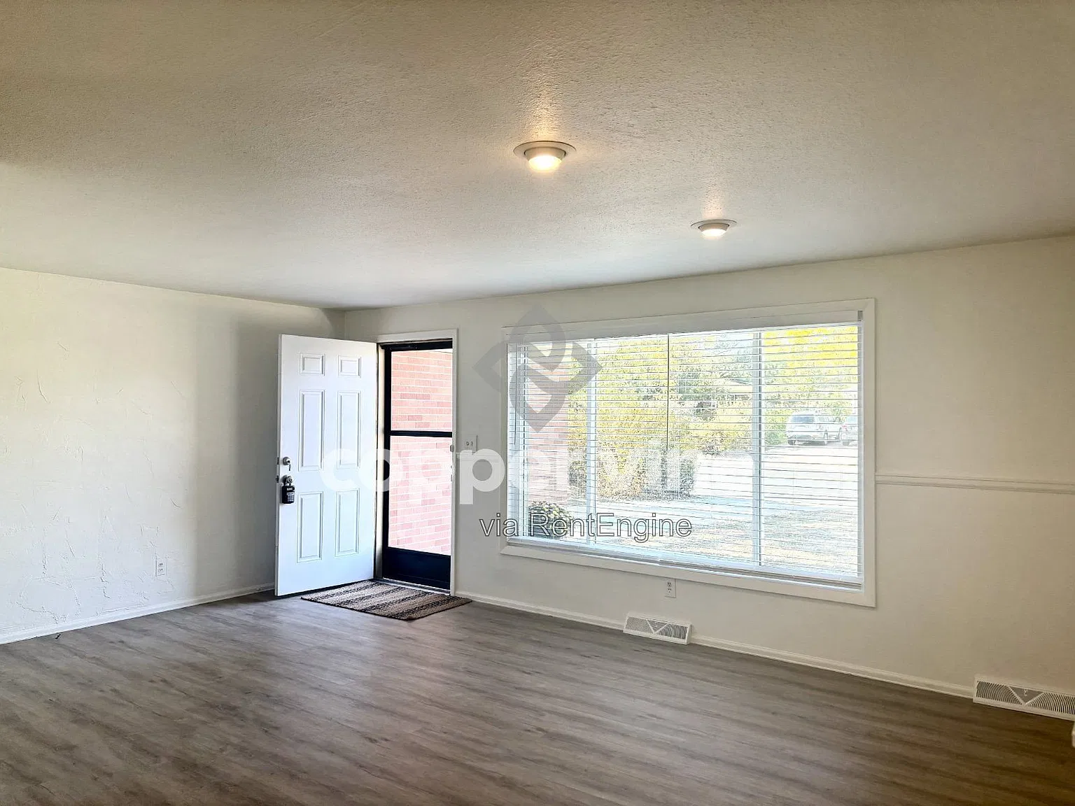 3 bed, 1.0 bath, 1144 sqft, $2,480 — Photo 3