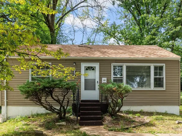 7826 Madison Dr, Saint Louis, MO 63133
