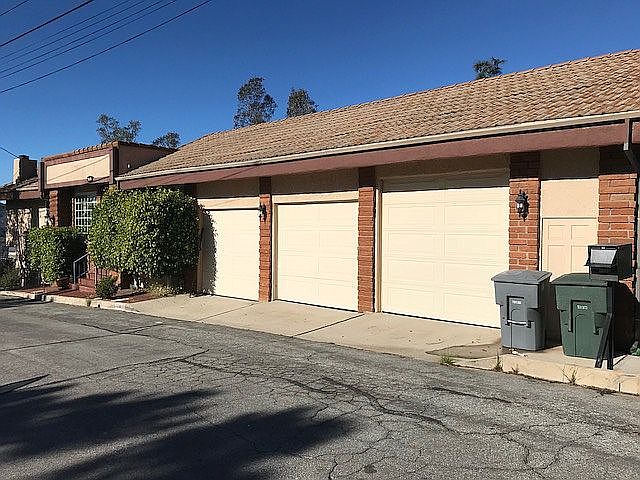 2nd image of 1755 Rohr St