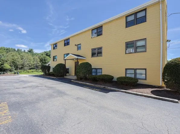 124 Charlton St APT F, Oxford, MA 01540