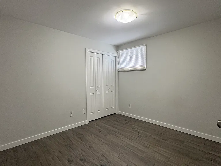 1530 Logan Ave — Photo 12