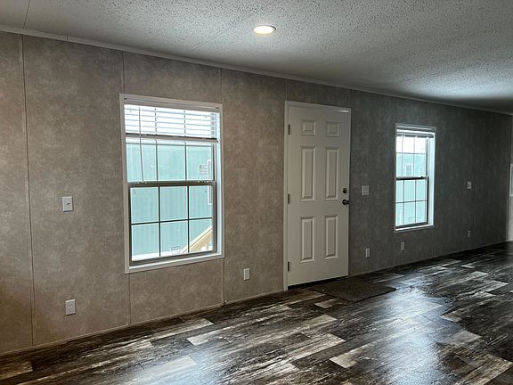 5th image of 25213 Gratiot Ave #22