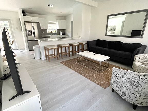 2nd image of 432 La Mancha Ave