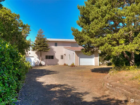 321 SW Sand Dune Avenue, Ocean Shores, WA 98569