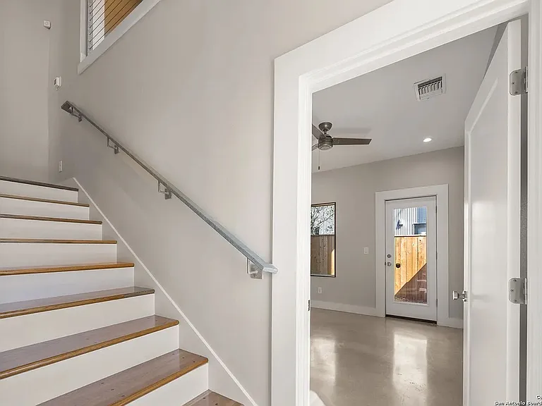 1107 S Cherry St — Photo 17