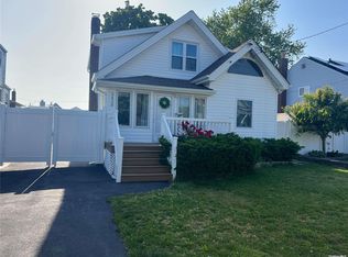 2420 Babylon St, Wantagh, NY 11793