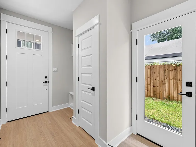 719 Thornton Rd #D — Photo 3