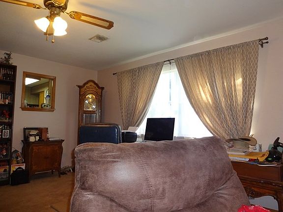 3rd image of 804 Traylor Ave