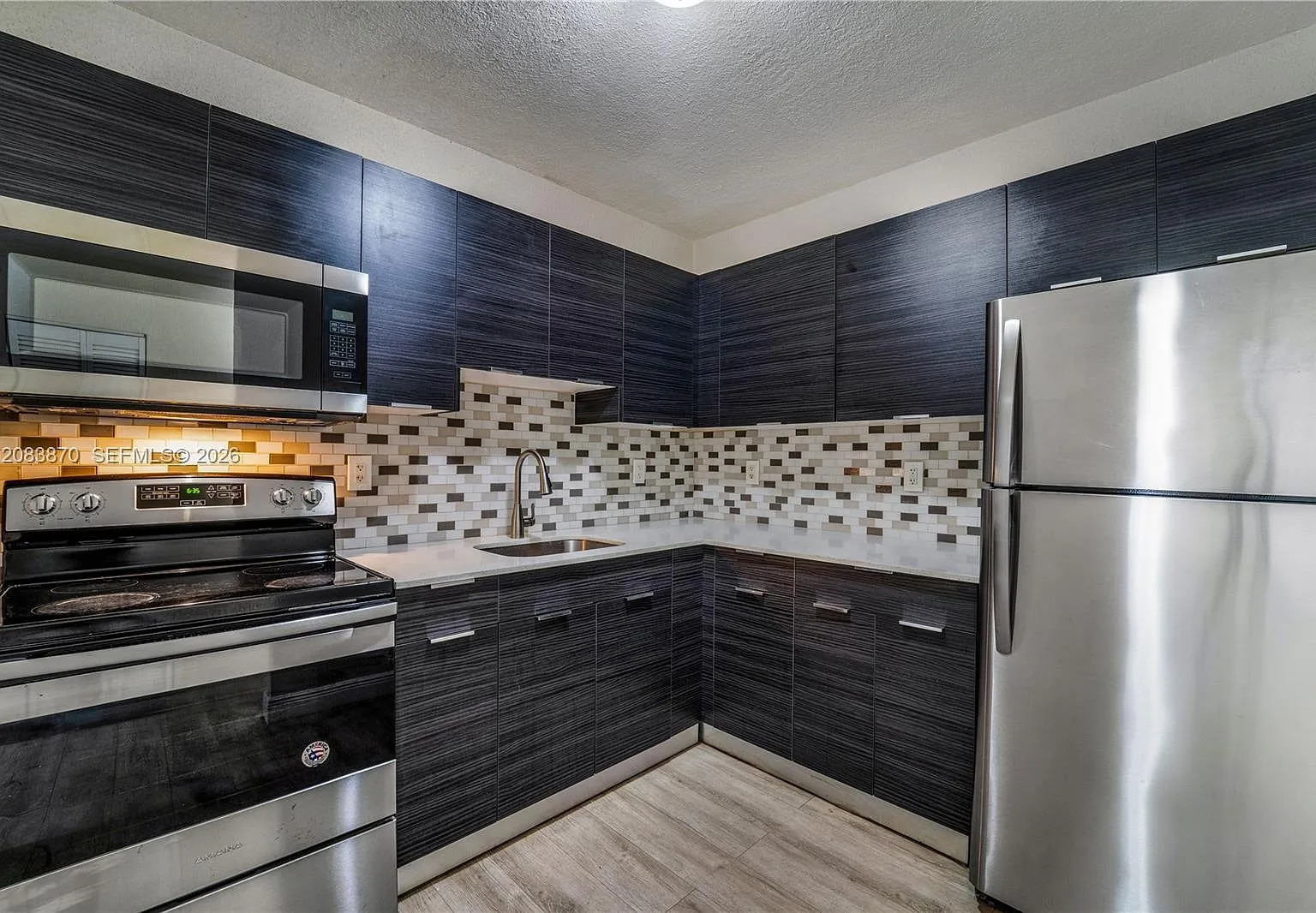 2 bed, 1.0 bath, 2079 sqft, $1,500 — Photo 2