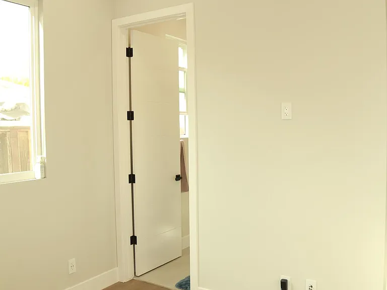 Master Bed attached Bath Entry