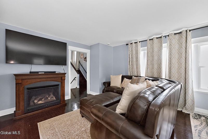 5th image of 827 5th Avenue