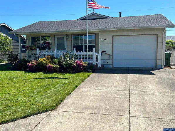 2142 Country Club Rd, Woodburn, OR 97071