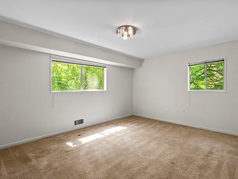 10643 Weymouth St #103 — Photo 26