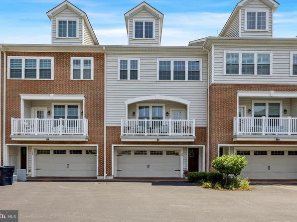 29 Village Sq, Paoli, PA 19301