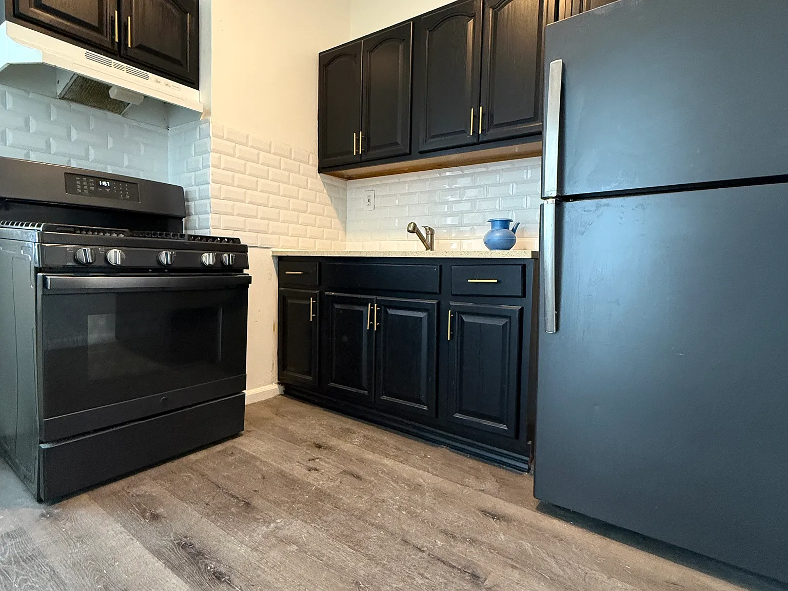 3 bed, 1100 sqft, $3,195 — Photo 1