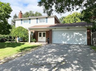 10 Kempsell Cres, Toronto, ON M2J2Z7