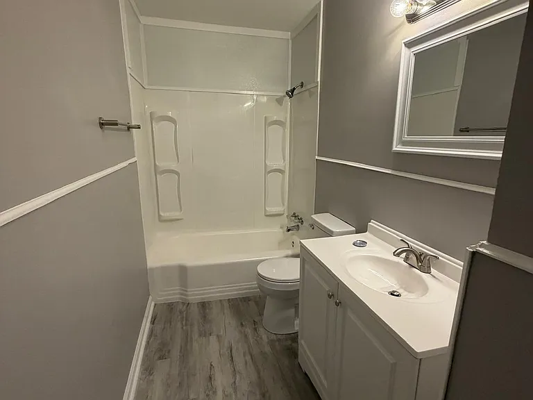 166 Buckingham Ave — Photo 10