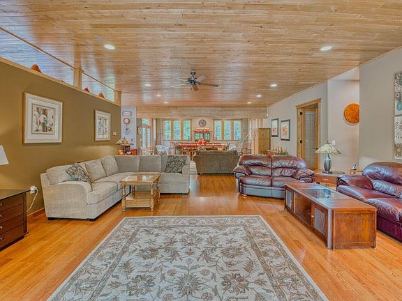 3rd image of 224 Linda Dr